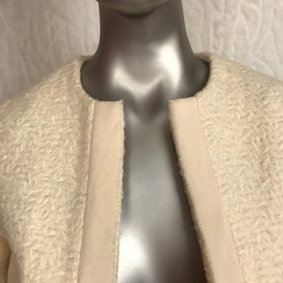 Elegant Cream Women's Jacket - Picture 3 of 6